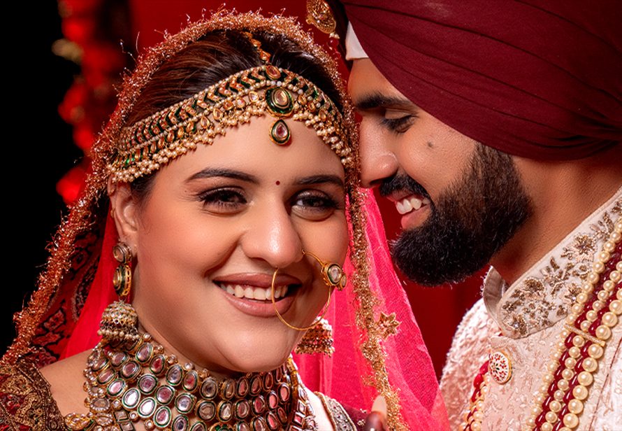 Wedding glimpse moment