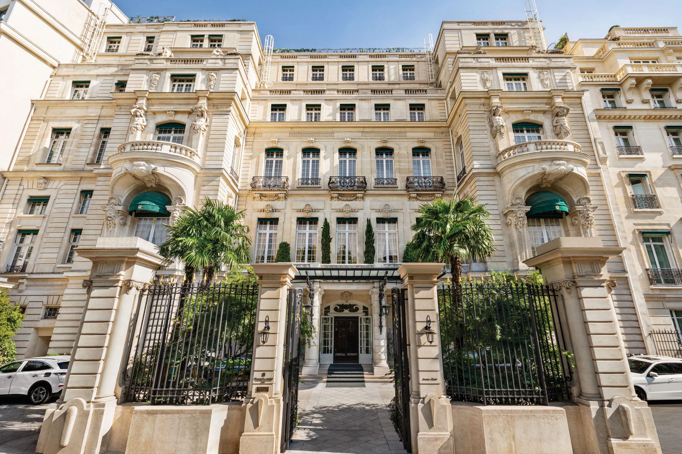 SHANGRI-LA PARIS